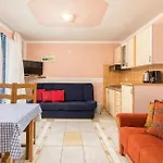 Apartamento Stunning In With Wifi Fažana